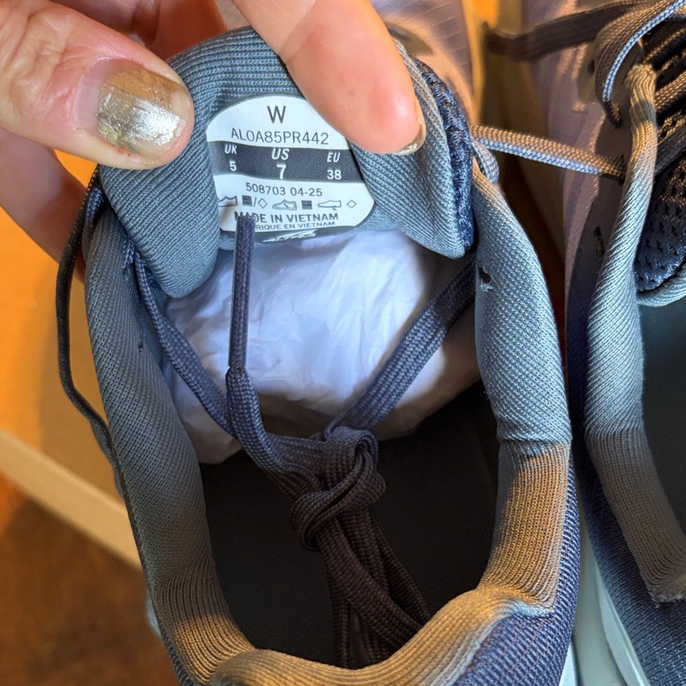 Altra Lone Peak 9 Trail Shoe - Lavender and Gray - Picture 3 of 4